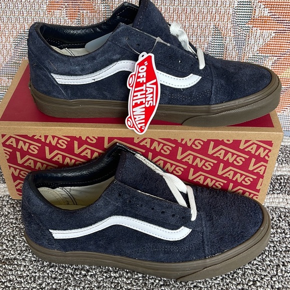 Vans Men’s Old Skool
Hairy Suede Dark Navy
VN0005UADNV
Sneakers - Picture 3 of 16